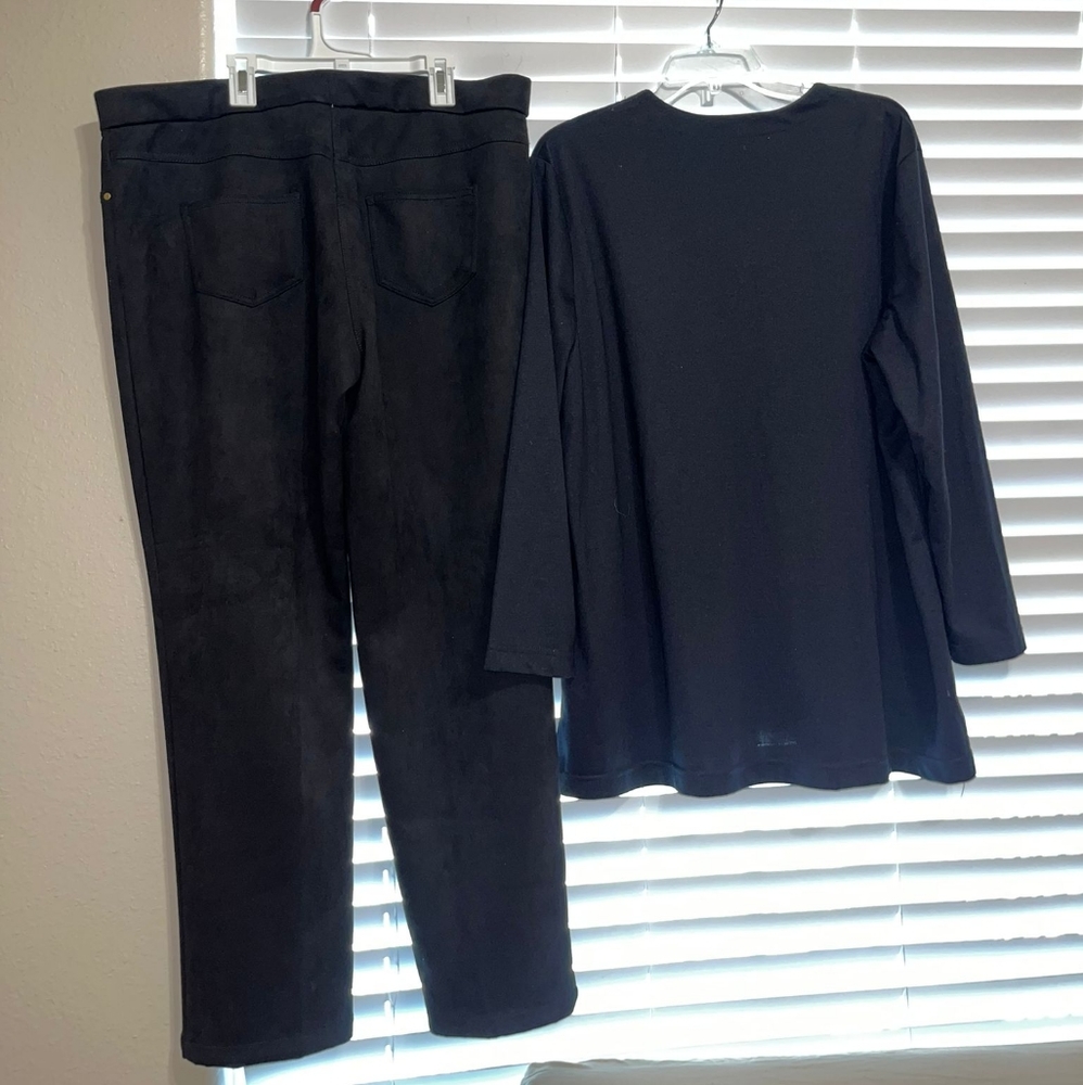 Ruby Rd stretchy Large Black pants. Seems as it would fit an XL also.